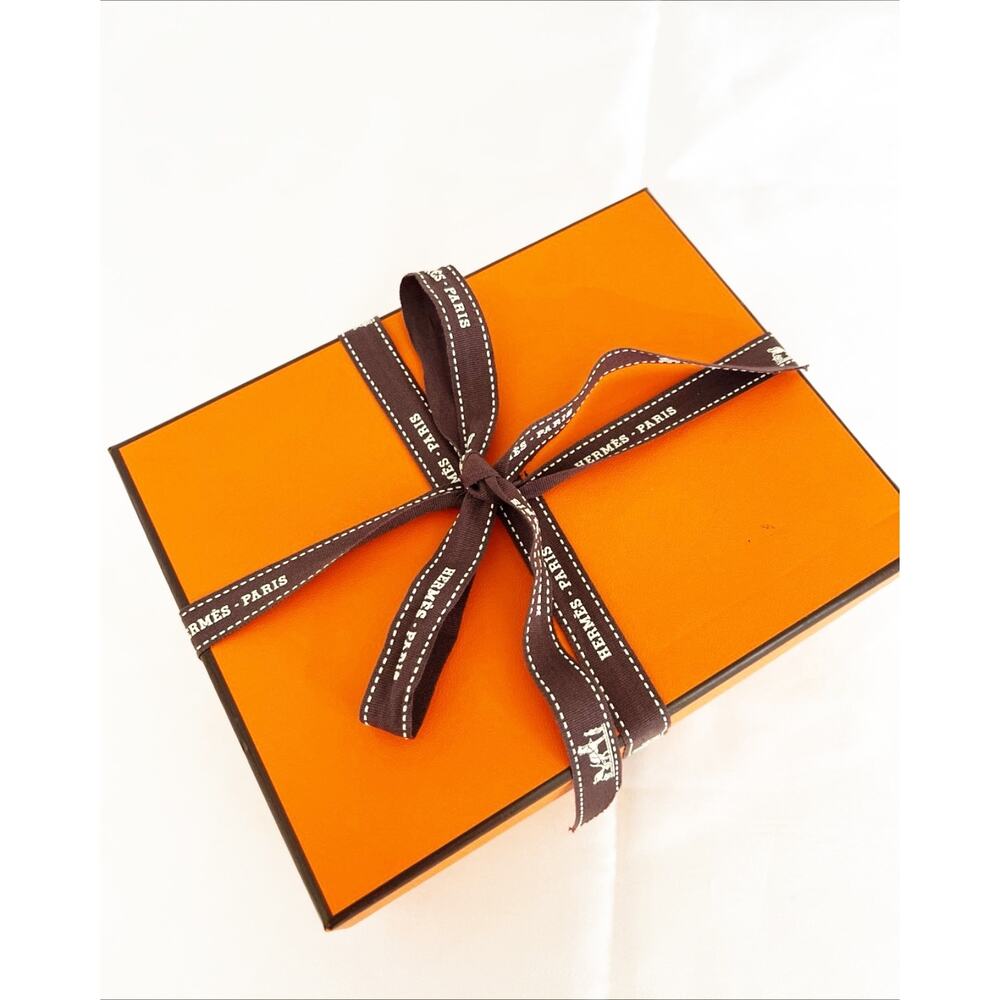 HERMÈS Paris Brown Ribbon Gift Wrapping Signature Embossed Horse And Carriage - Picture 6 of 9